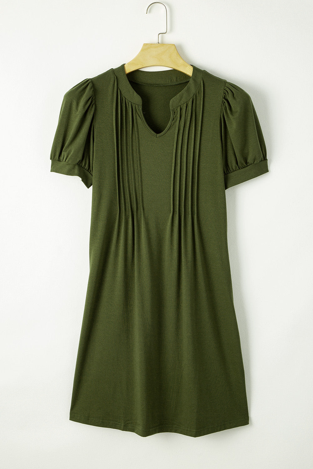 Ferngrünes T-Shirt-Kleid mit plissiertem Ausschnitt und Puffärmeln