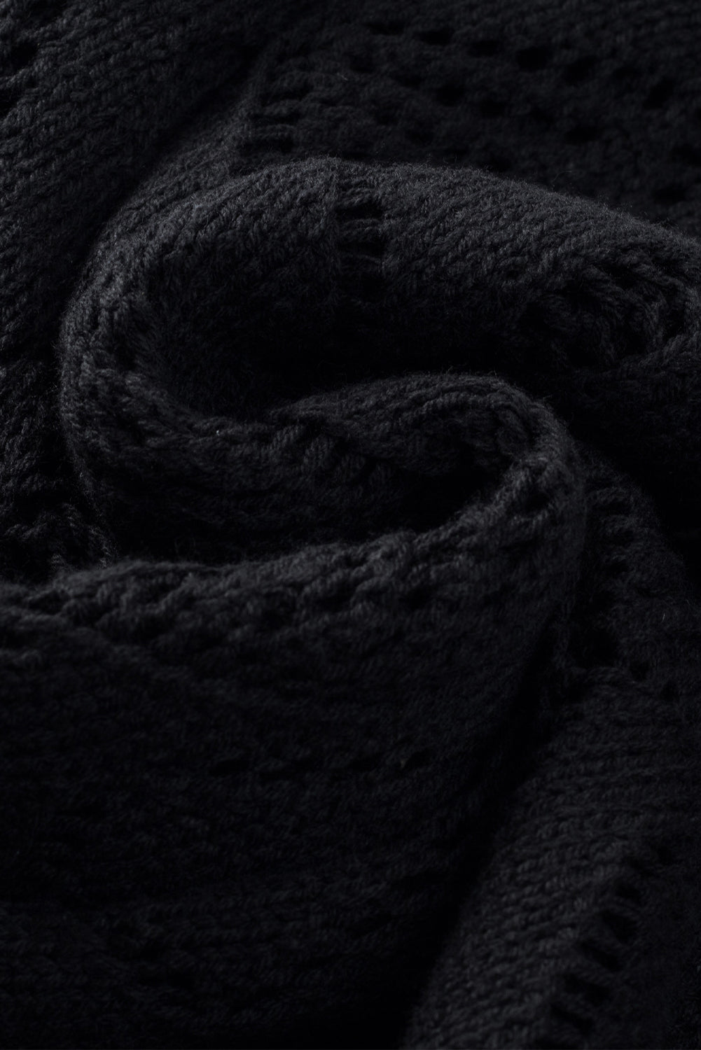 Schwarze durchbrochene strickjacke mit lochmuster