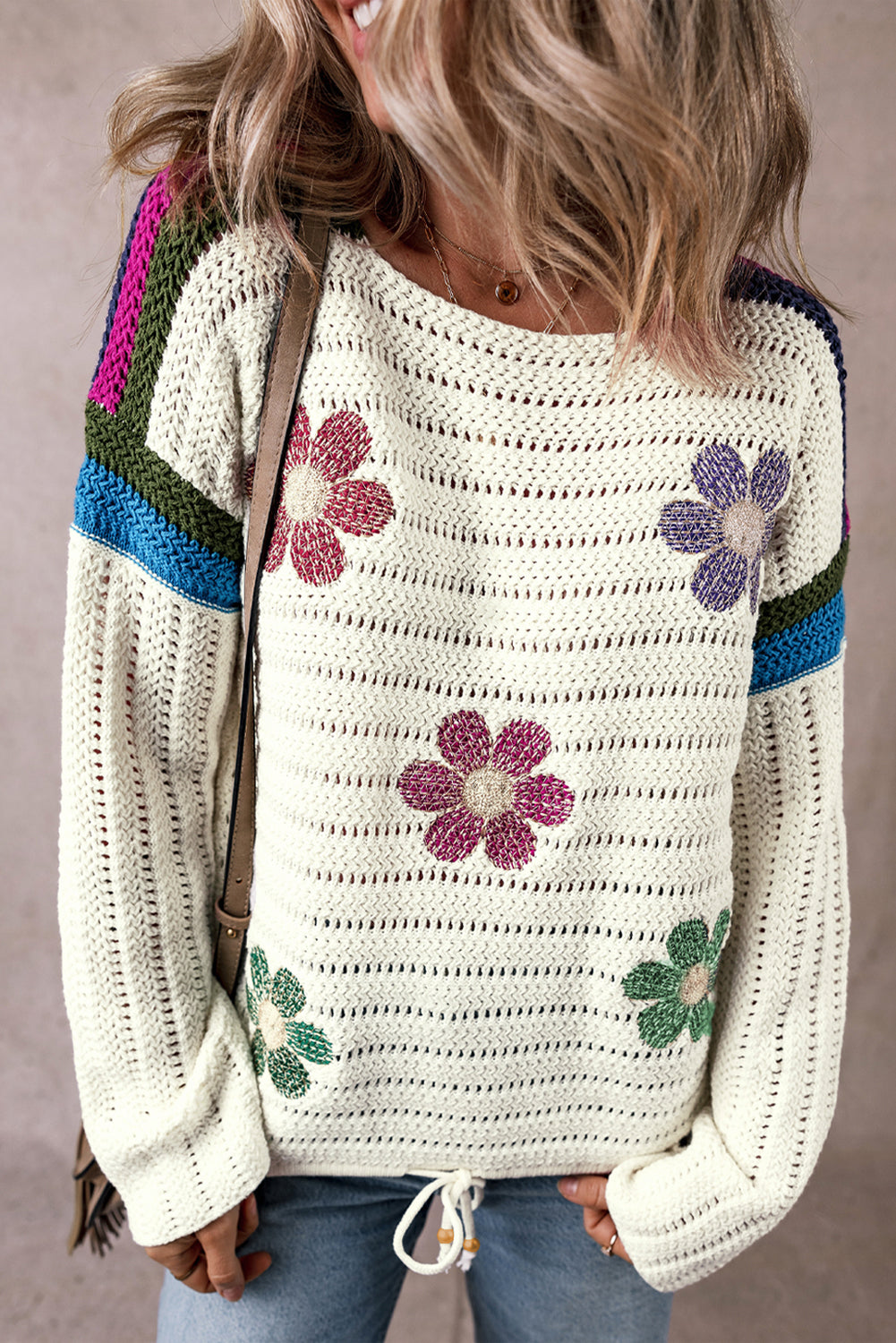 Weißer gänseblümchen-pointelle-strickpullover