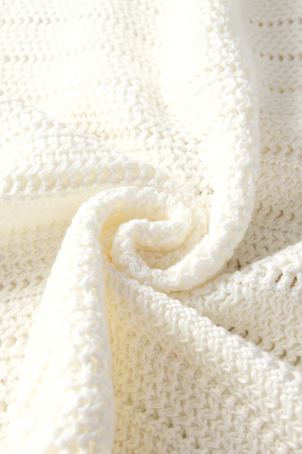 Weißer gänseblümchen-pointelle-strickpullover