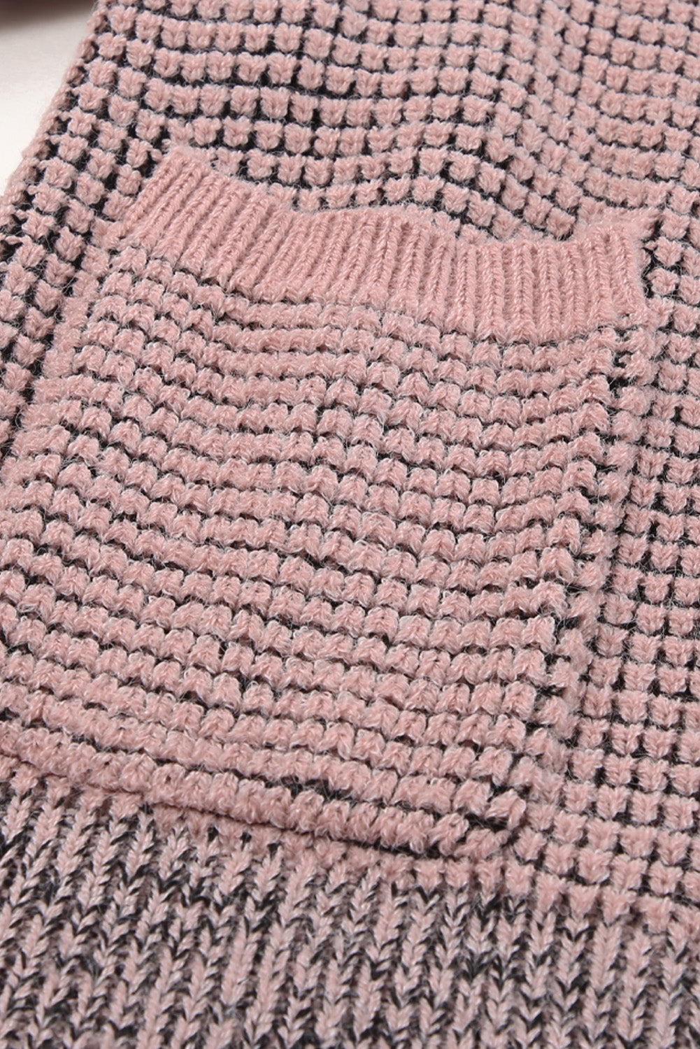 Rosa strickjacke mit waffelstrick und übergroßem kragen