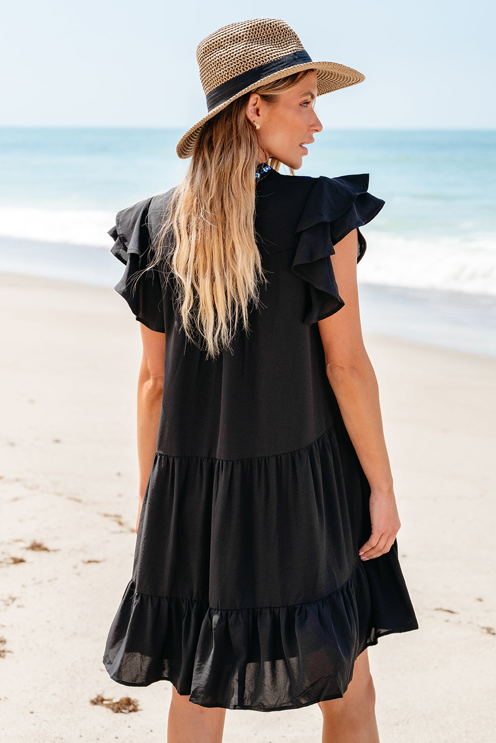 Schwarzes, mit blumen besticktes, gerafftes minikleid