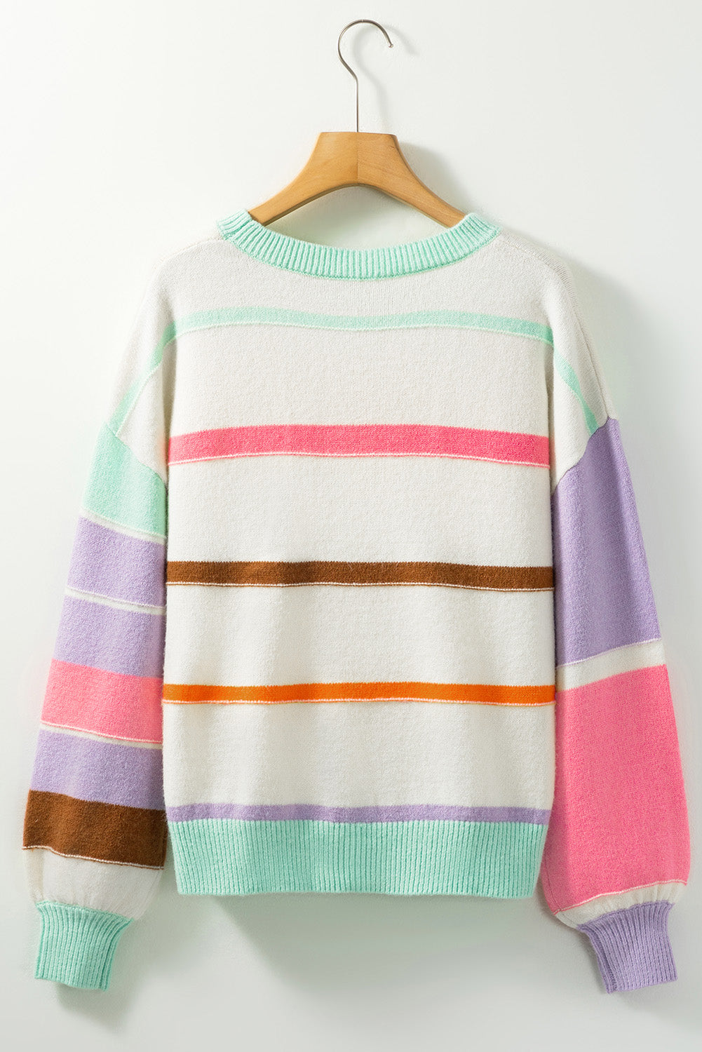 Mehrfarbig gestreifter colorblock pullover mit überschnittenen schultern