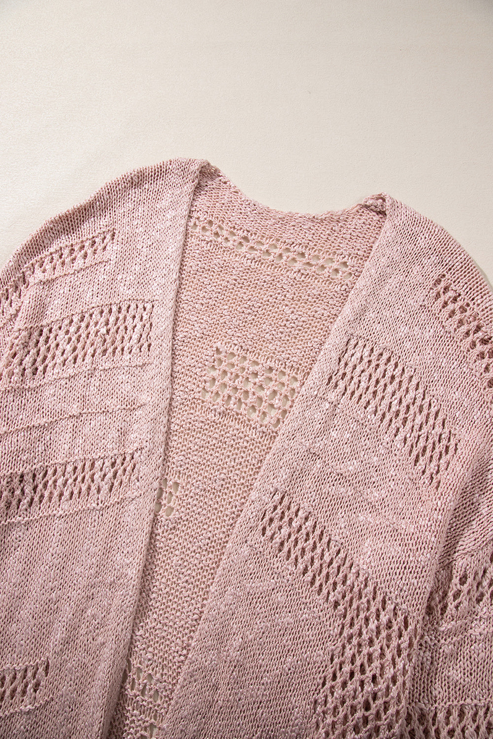 Rosa lässige strickjacke mit dolman-ärmeln und lochmuster