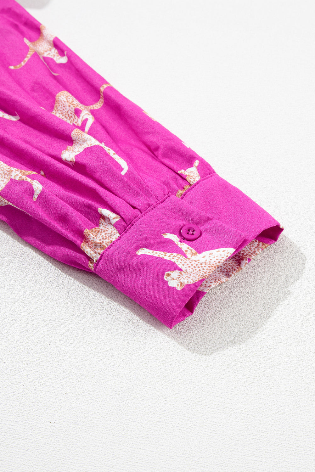 Rosa geparden-print tunika-shirt mit kordelzug