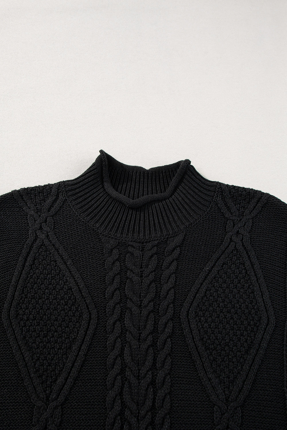 Schwarzer fester farbe kabel stricken hohen hals pullover weste