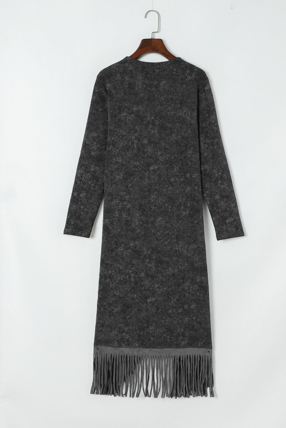 Schwarzer cardigan mit offener tasche und fransensaum