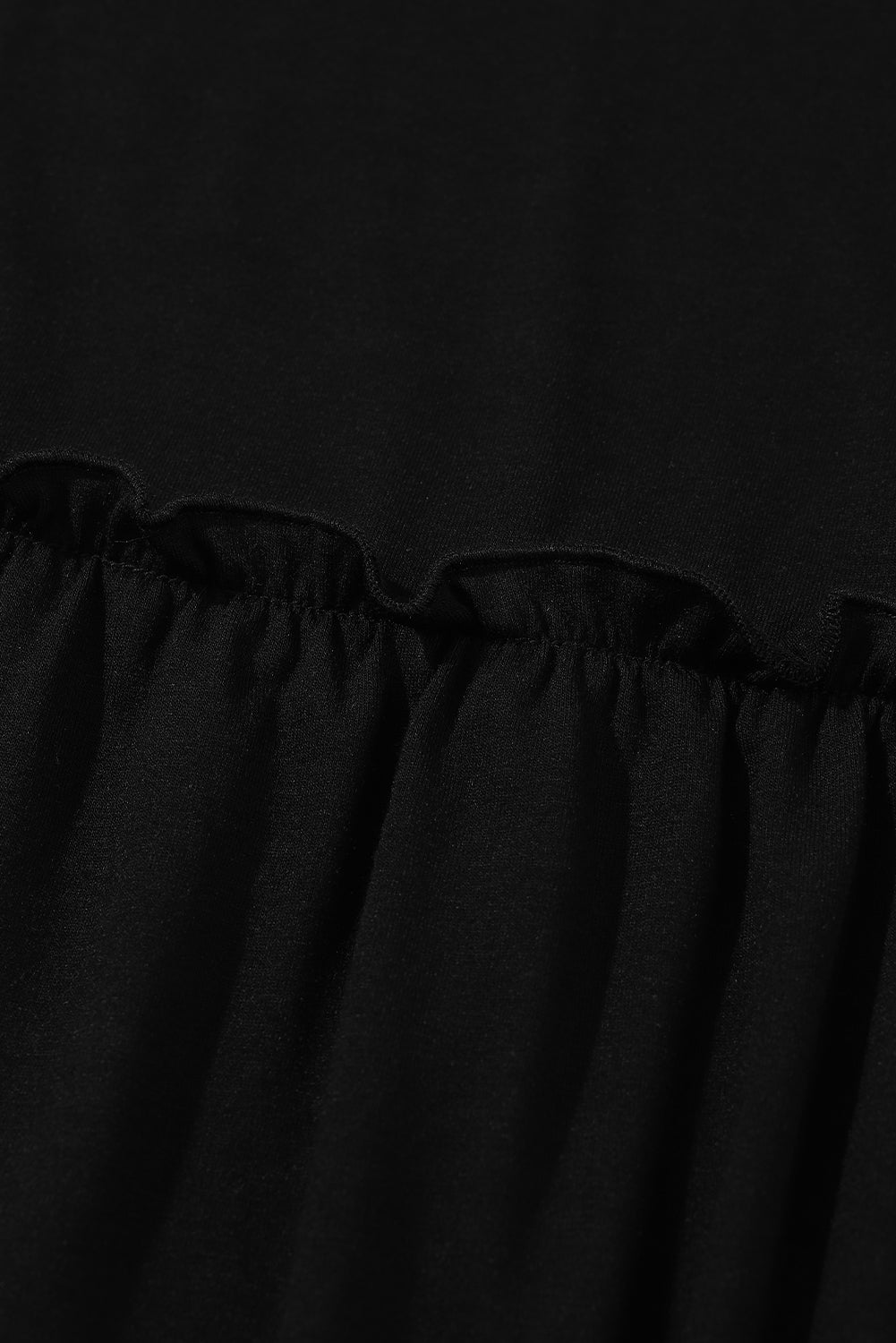 Schwarzes gestreiftes leoparden-patch-ärmel-rüschen-kleid in übergröße