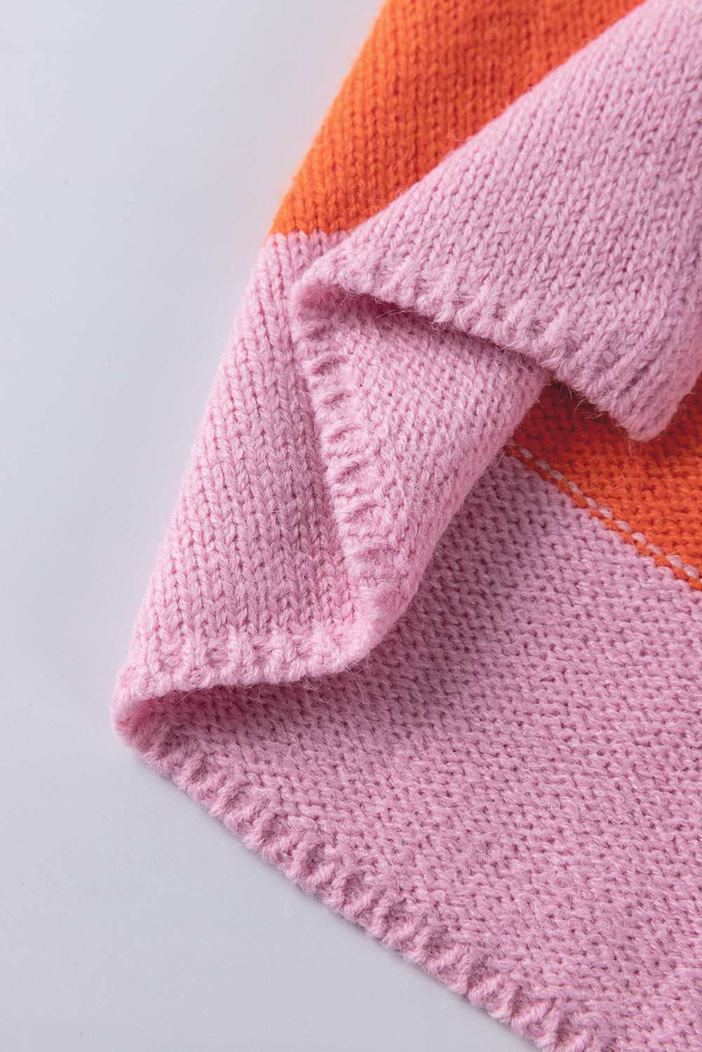 Orange gestreifter colorblock v-ausschnitt freizeitpullover