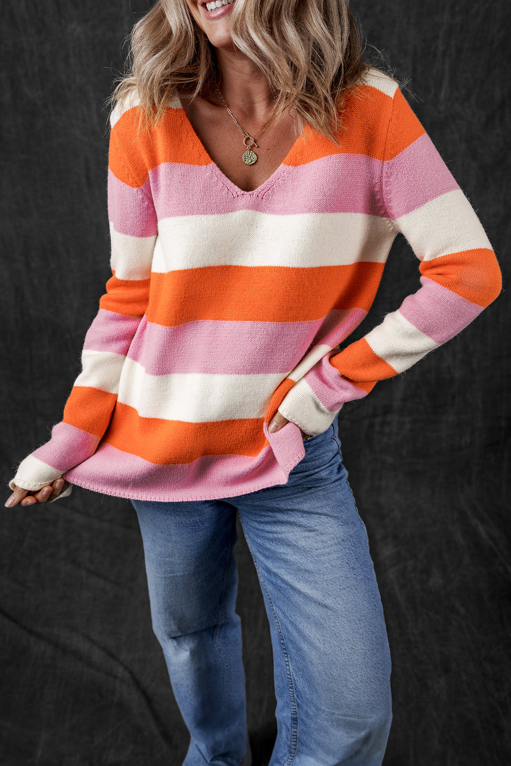 Orange gestreifter colorblock v-ausschnitt freizeitpullover