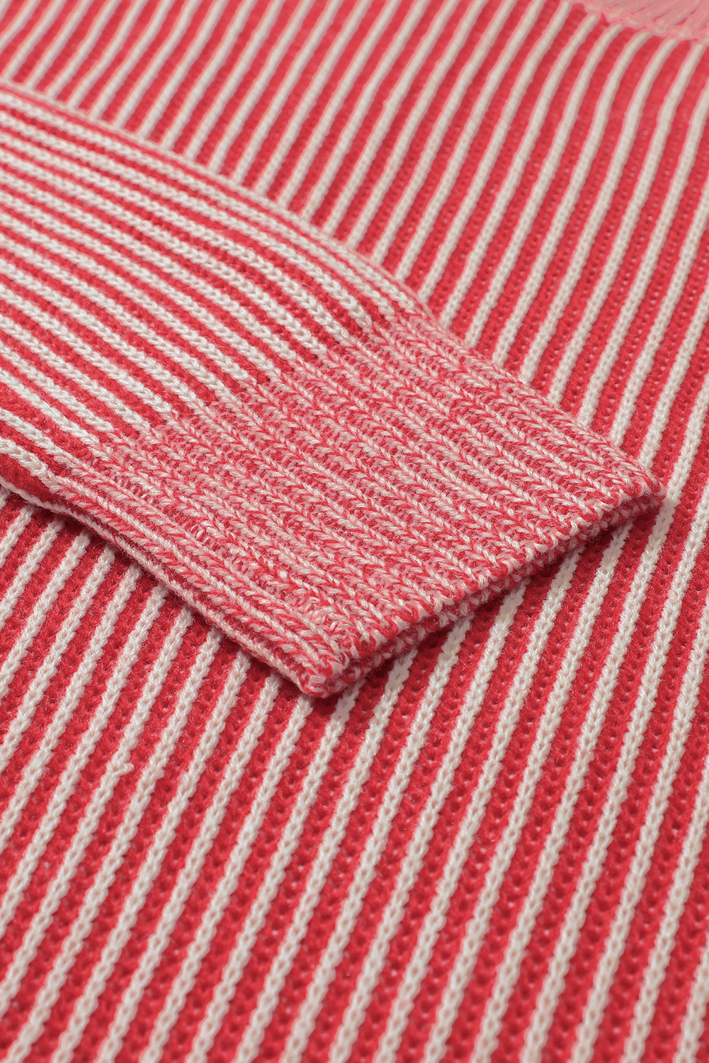Gestreifter druck gerippter besatz pullover mit rundhalsausschnitt
