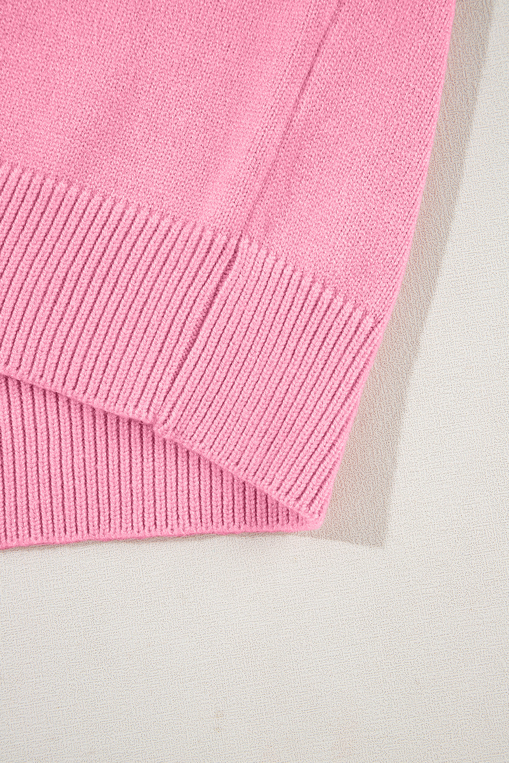 Rosenroter colorblock pullover mit rundhalsausschnitt und halben ärmeln mit perlen