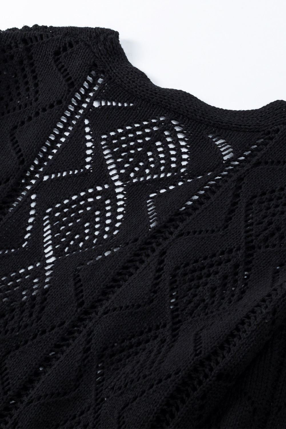 Schwarze durchbrochene strickjacke mit lochmuster