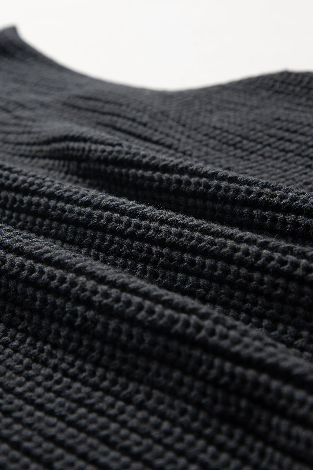 Schwarzer fester farbe kabel stricken hohen hals pullover weste