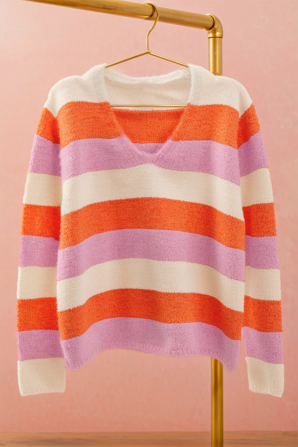 Orange gestreifter colorblock v-ausschnitt freizeitpullover