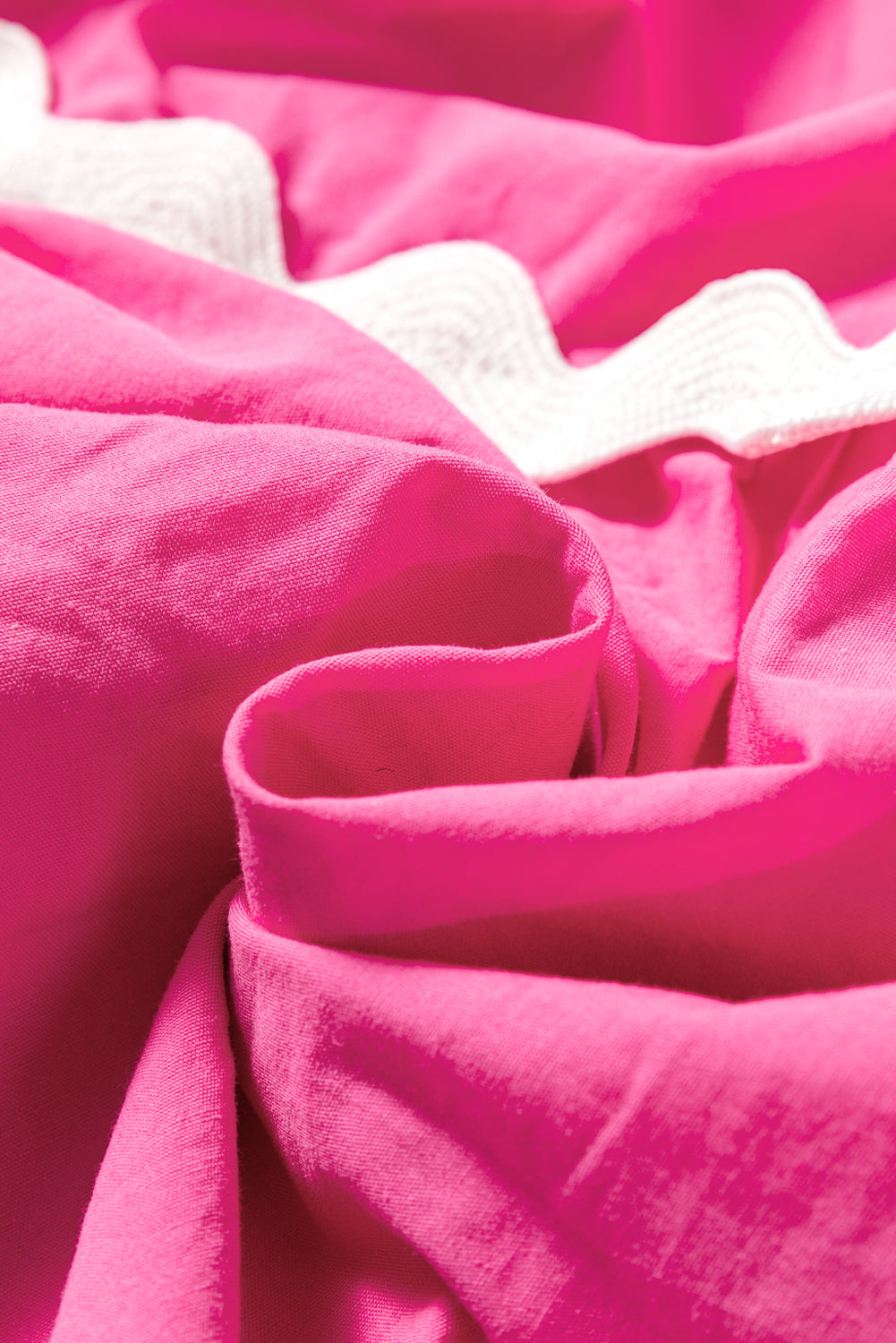 Bonbon-Ric-Rac-Besatz kurzes Midikleid mit fließenden Puffärmeln