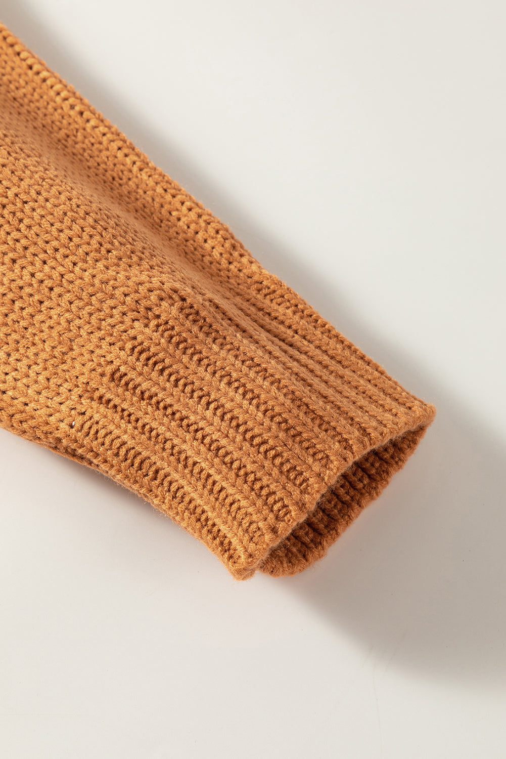Helles french beige farbblock-kontrastnähte pullover in übergröße