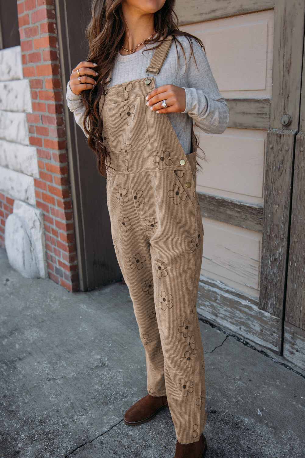 Khakifarbener kord-overall mit blumendruck