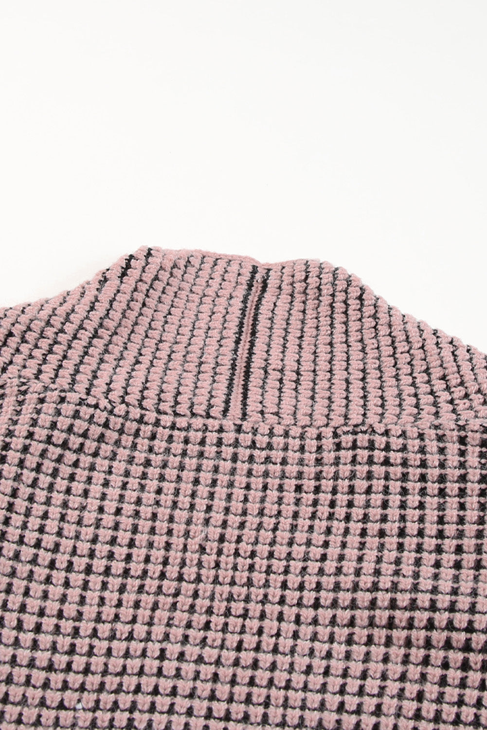 Rosa strickjacke mit waffelstrick und übergroßem kragen