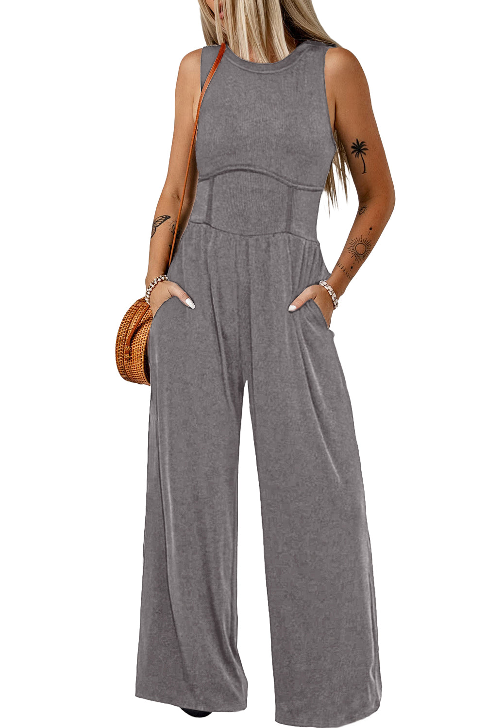 Mittelgrauer ärmelloser jumpsuit mit weitem bein und eingeschnürter taille