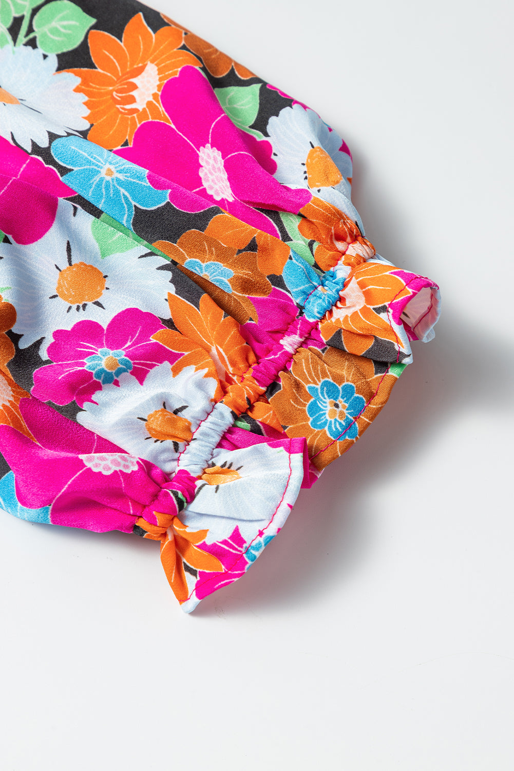 Rose floral print quadratischer ausschnitt kurzes kleid mit puffärmeln