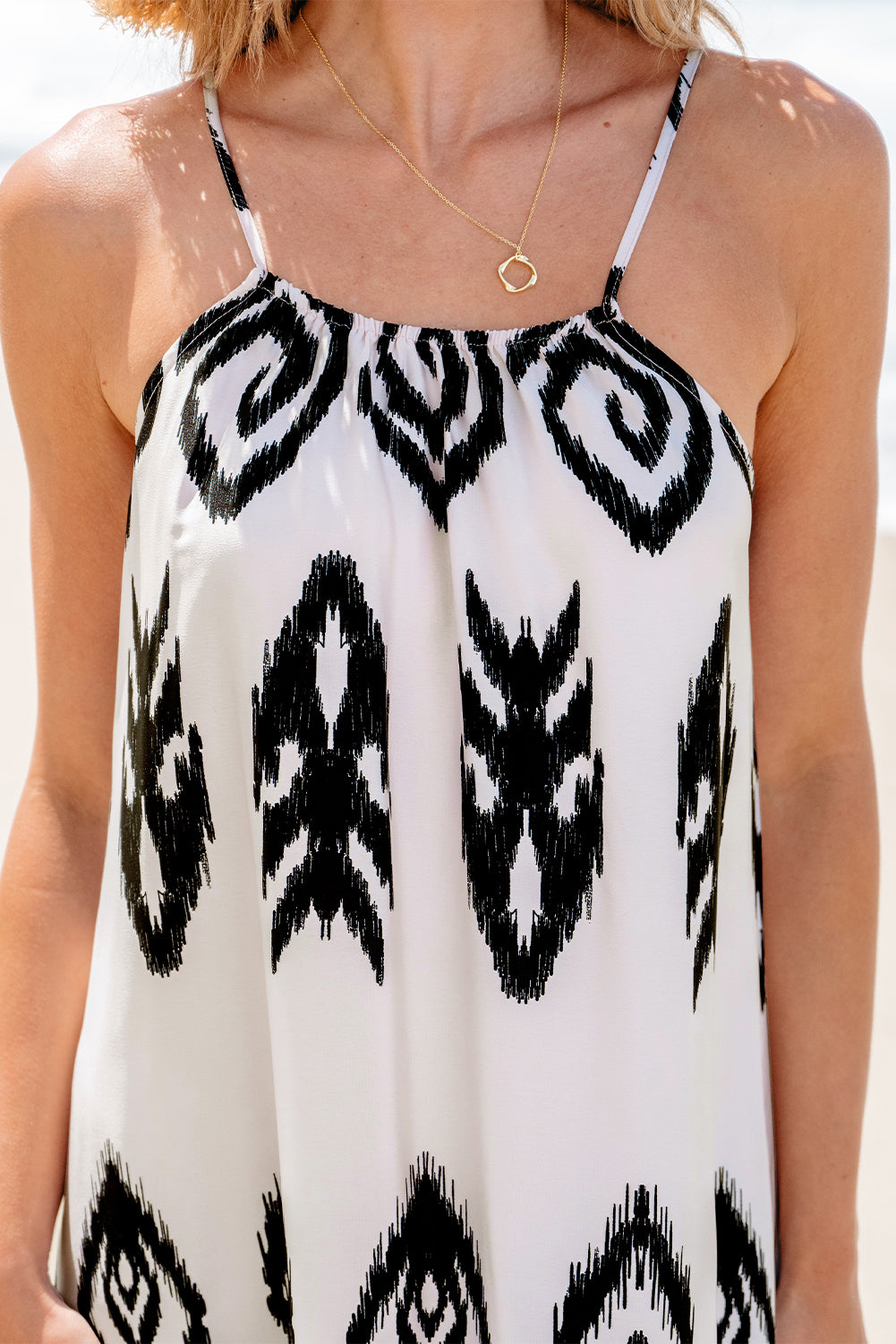 Schwarzes Western Azteken bedrucktes Sommerkleid für den Urlaub