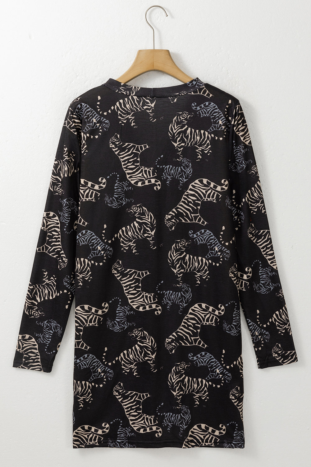 Schwarze wild tiger print knopfleiste strickjacke