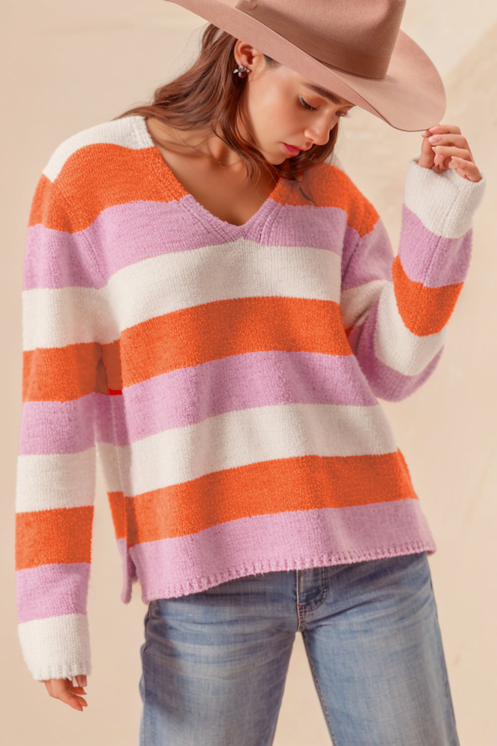 Orange gestreifter colorblock v-ausschnitt freizeitpullover