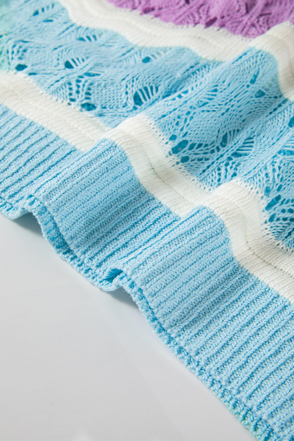 Lila streifen farbe block hollow out crochet halbe ärmel pullover