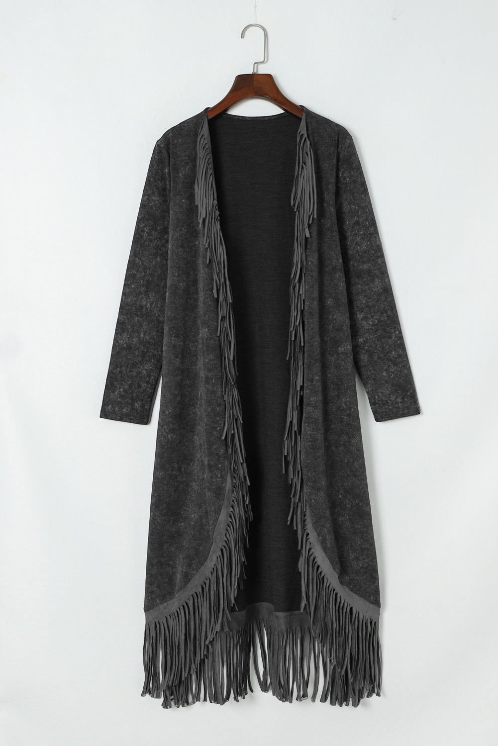 Schwarzer cardigan mit offener tasche und fransensaum