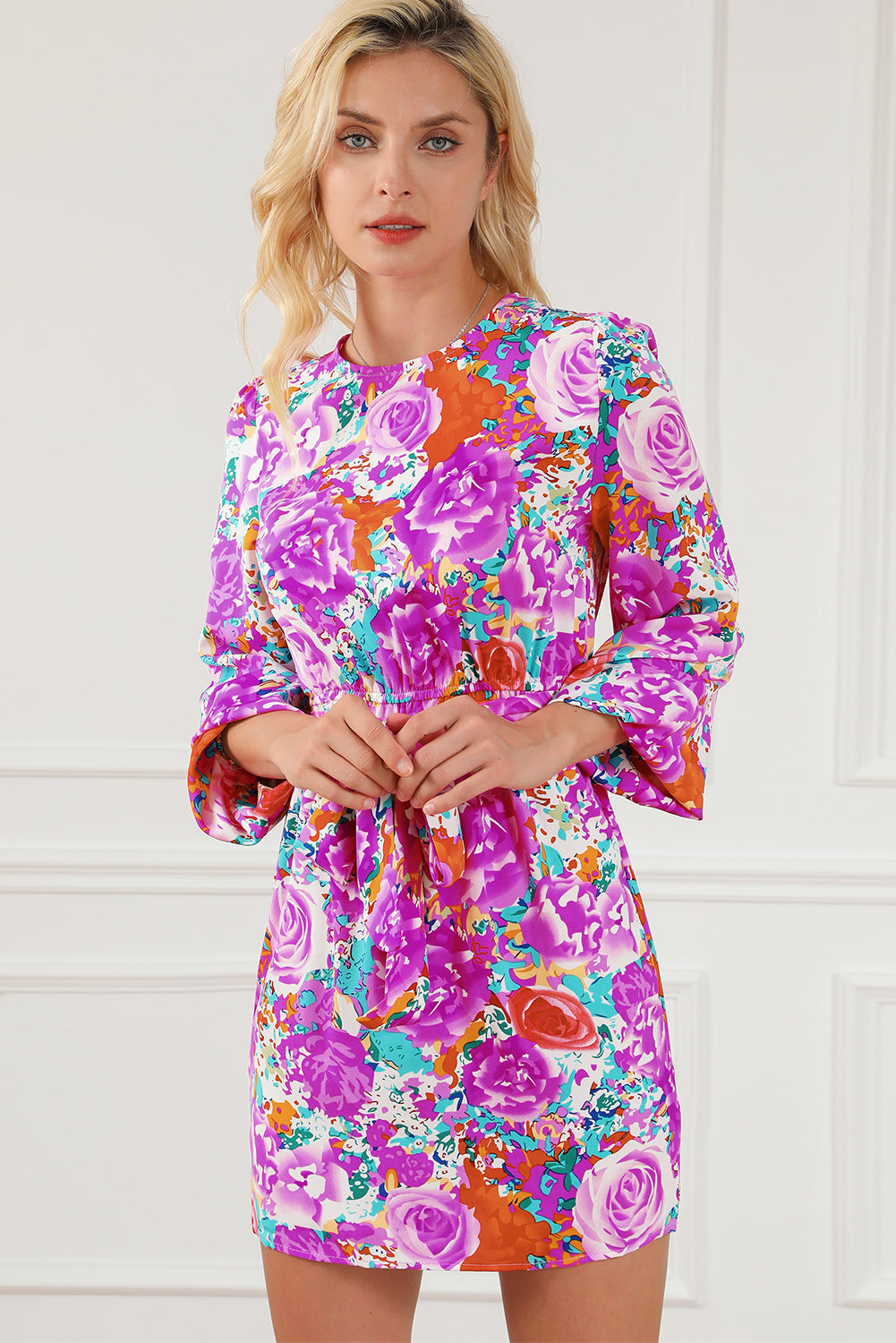 Lila floral keyhole back langärmeliges kleid mit gürtel