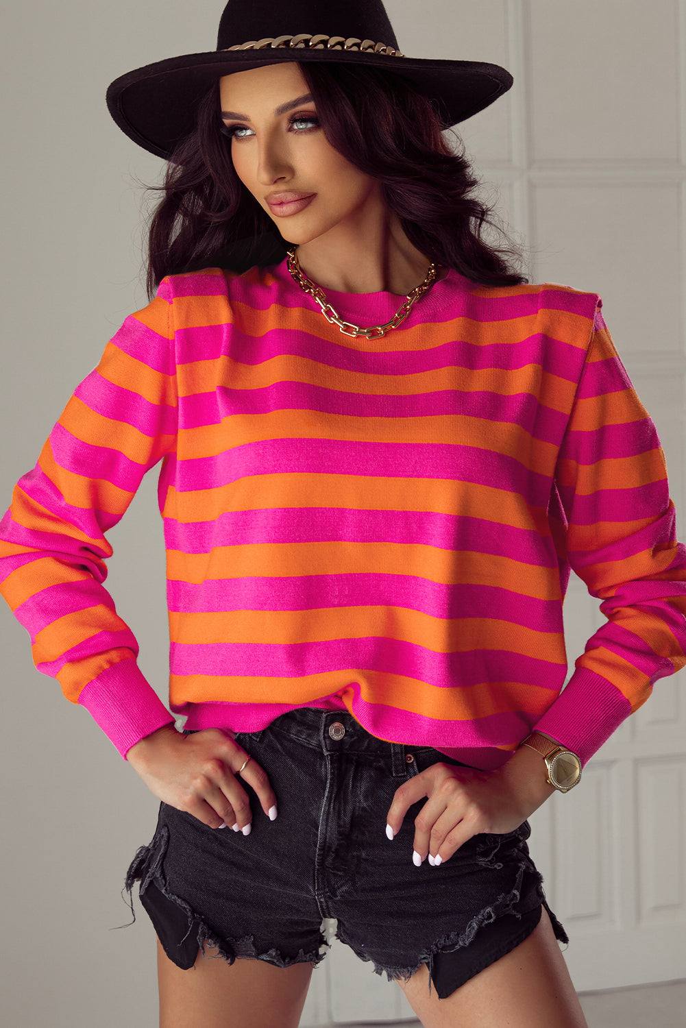 Rose stripe schulterpolster rundhals-pullover