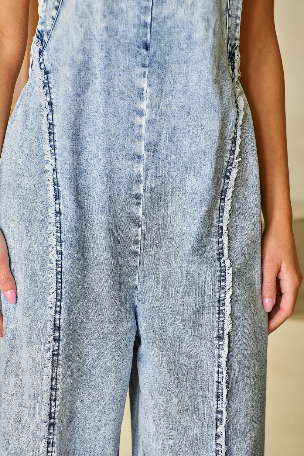 Beau blue light wash ausgefranste exponierte naht weites bein denim overall