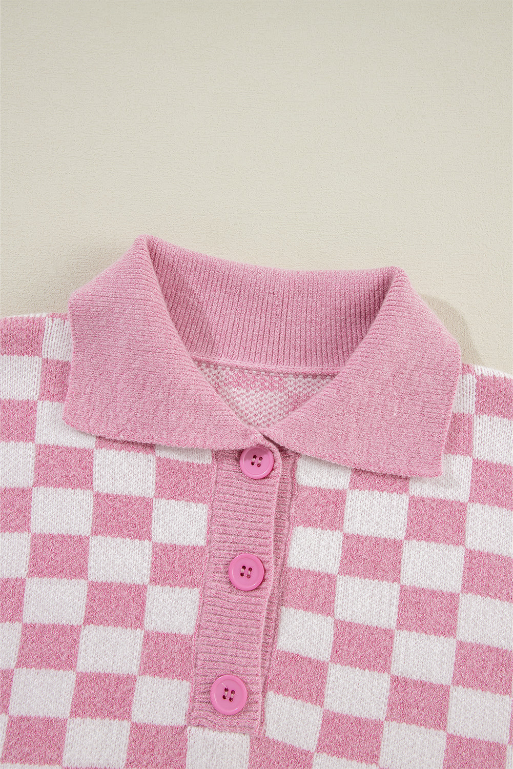 Rosa karierter knöpfe kragen v-ausschnitt drop shoulder pullover