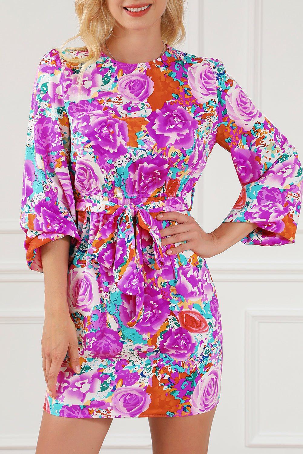 Lila floral keyhole back langärmeliges kleid mit gürtel