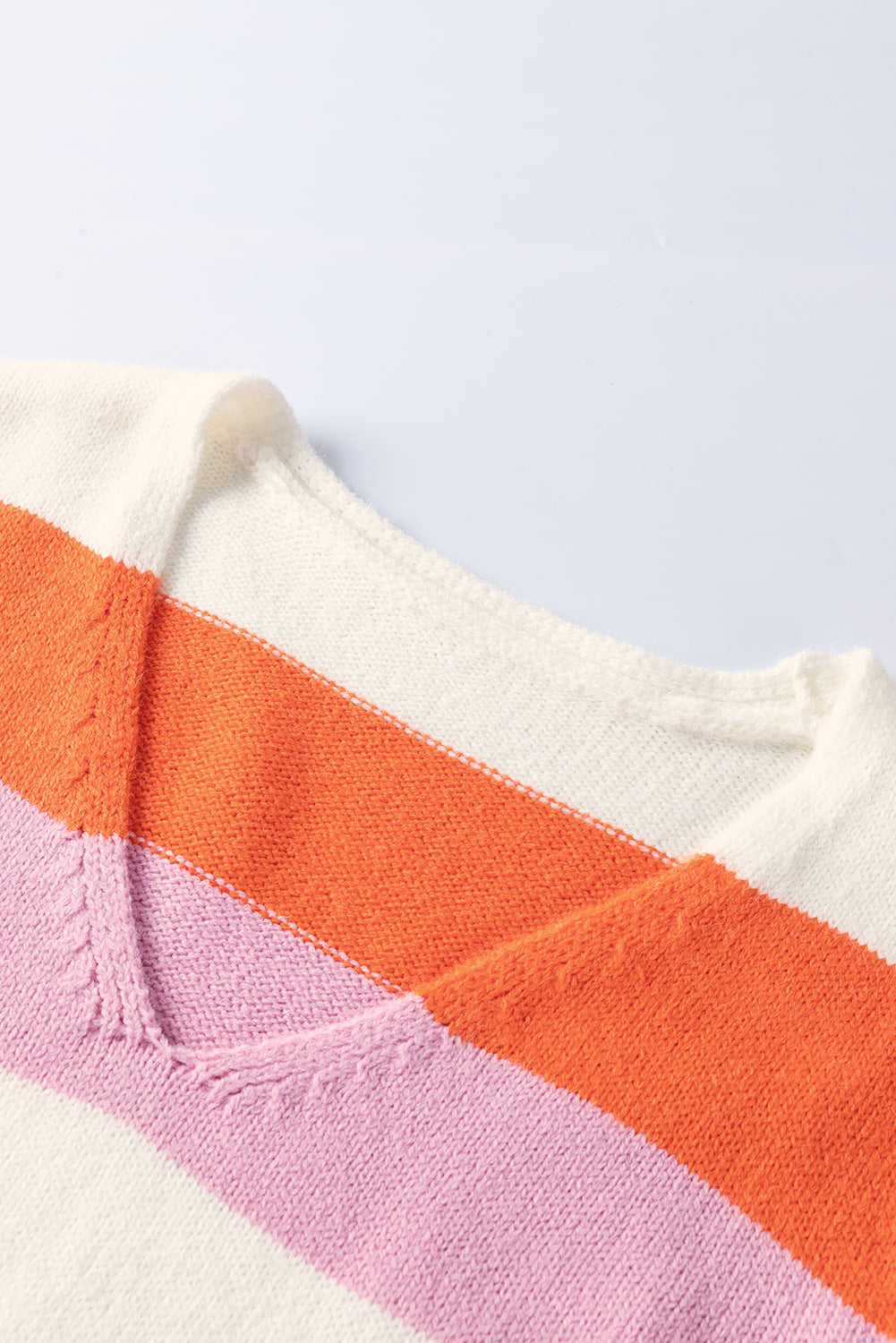 Orange gestreifter colorblock v-ausschnitt freizeitpullover