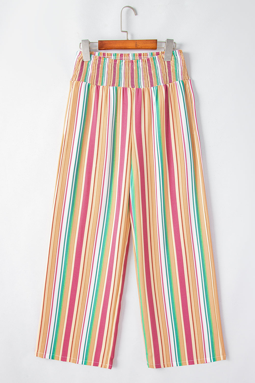 Mehrfarbig gestreifte gesmokte hose mit hoher taille und weitem bein