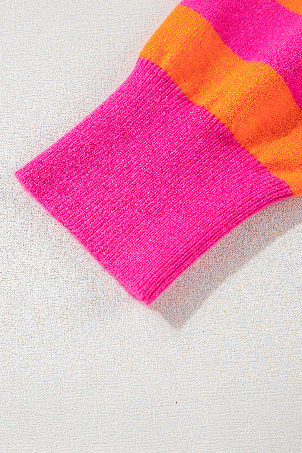 Rose stripe schulterpolster rundhals-pullover