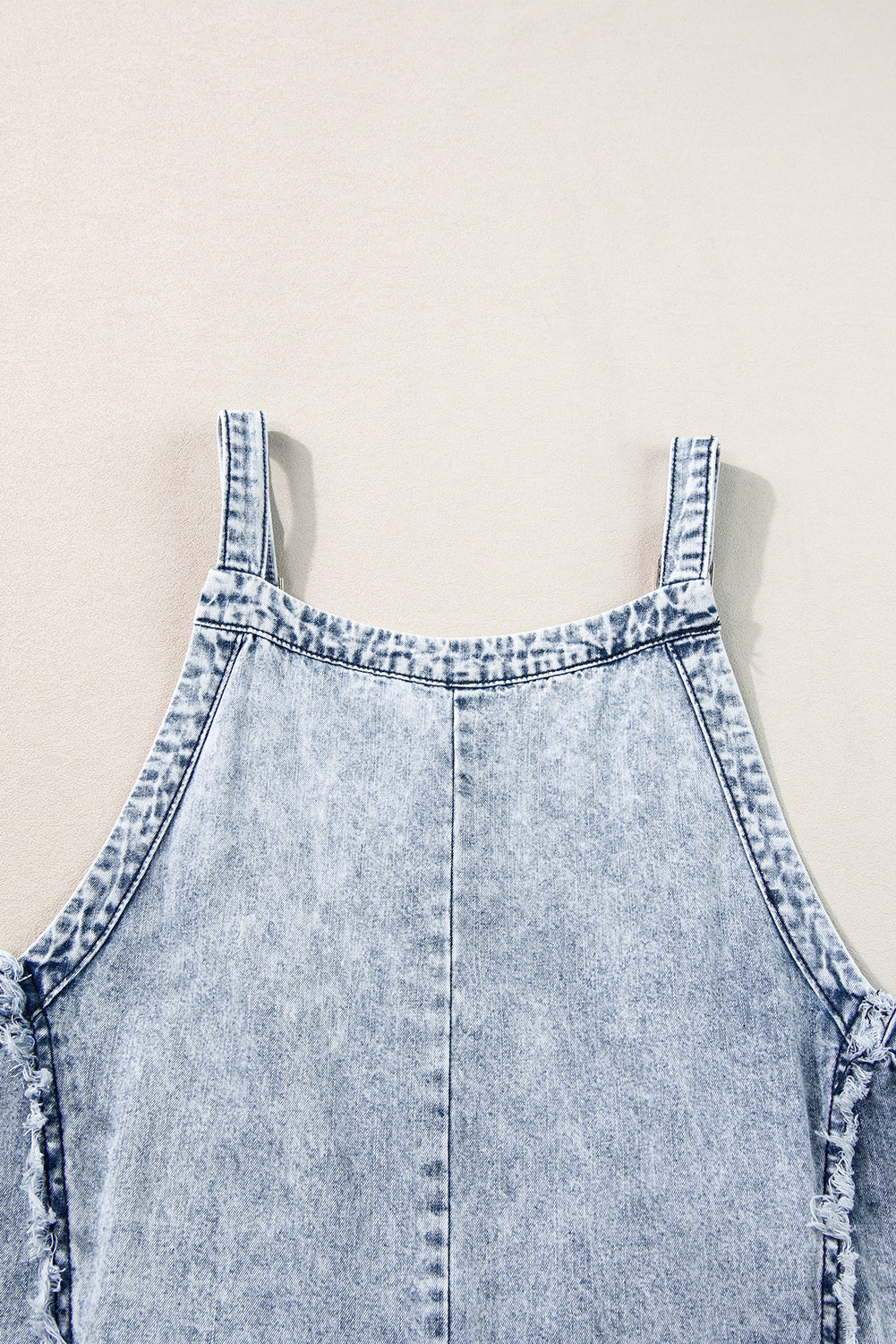 Beau blue light wash ausgefranste exponierte naht weites bein denim overall