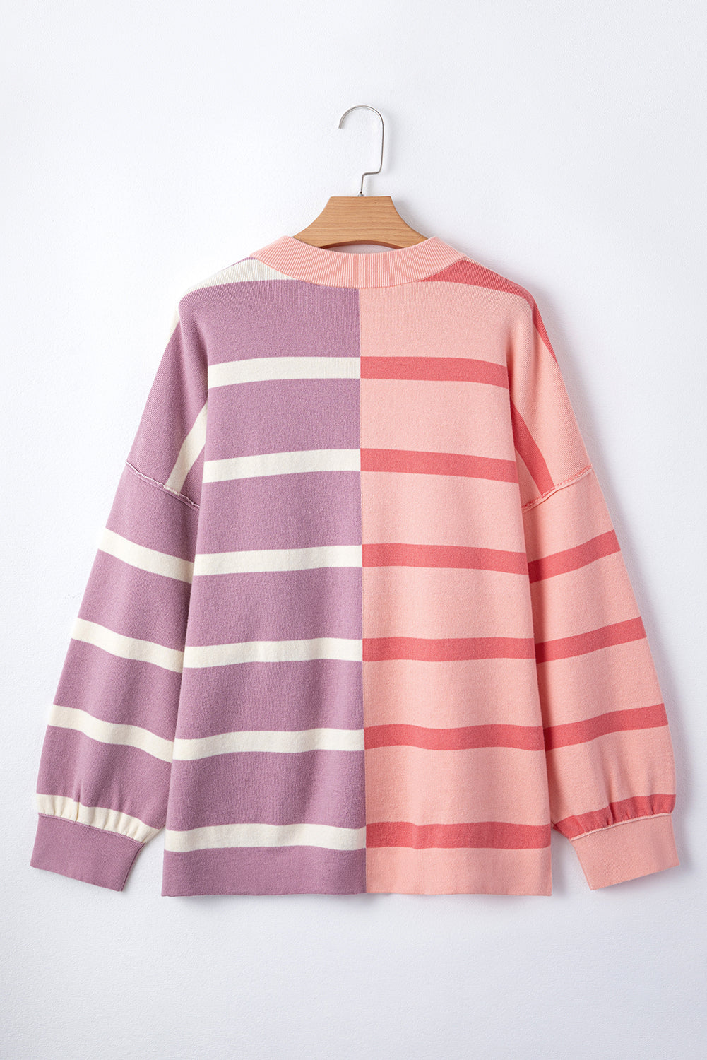 Rosa gestreifter colorblock-pullover in übergröße