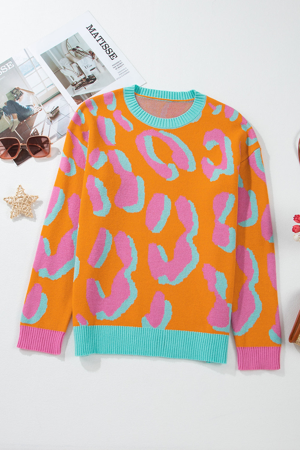 Orange leopard colorblock pullover mit geripptem rand