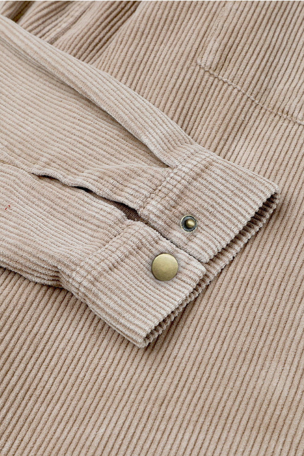 Khakifarbene patchwork-kapuzenjacke aus cord