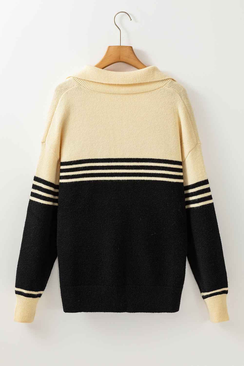 Schwarzer colorblock streifen pullover mit v-ausschnitt