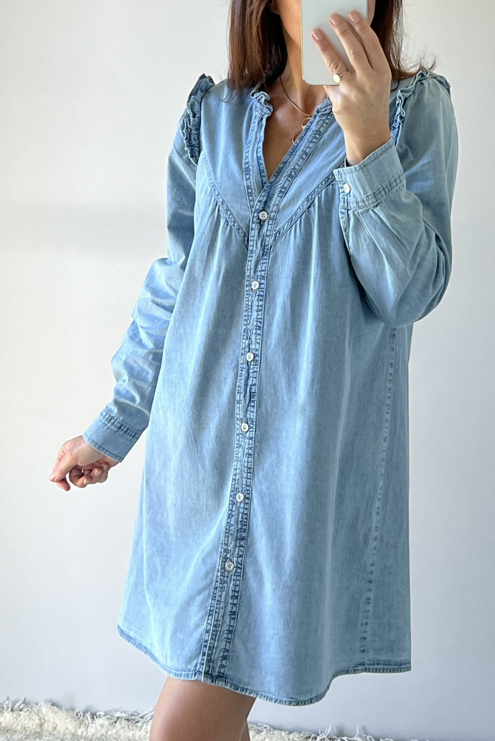 Myosotis Geraffter V-Ausschnitt Geknöpftes Shift-Denim-Kleid