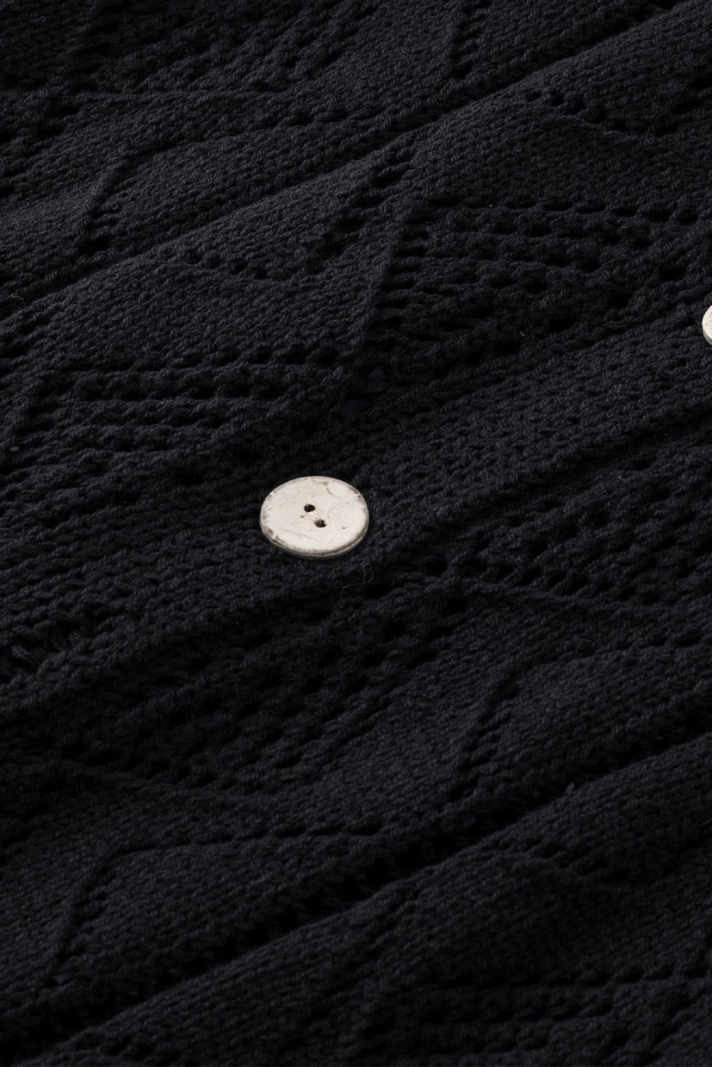 Schwarze durchbrochene strickjacke mit lochmuster