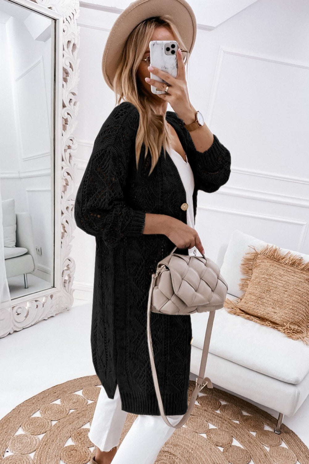 Schwarze durchbrochene strickjacke mit lochmuster
