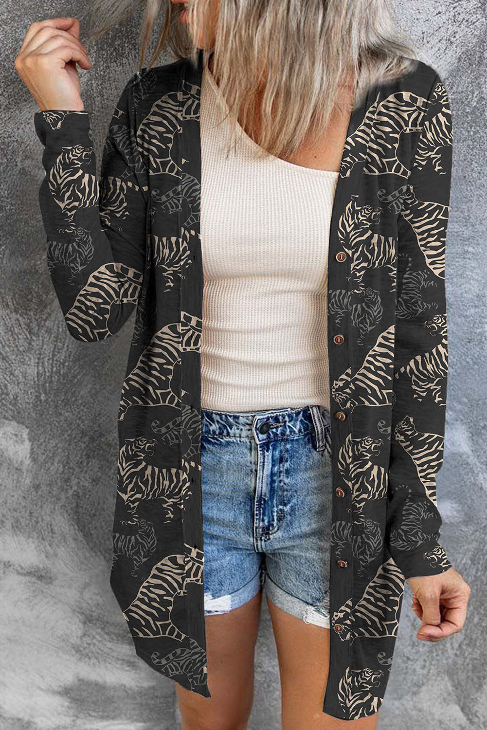 Schwarze wild tiger print knopfleiste strickjacke