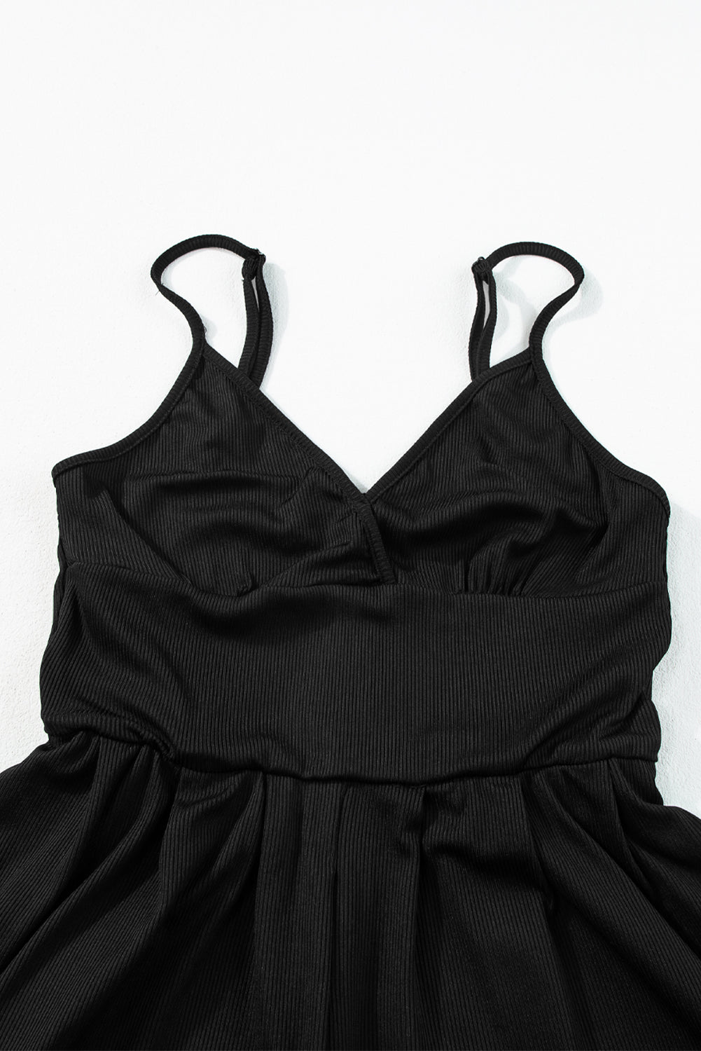 Schwarzes weites bein mit hoher taille sexy v-ausschnitt cami jumpsuit
