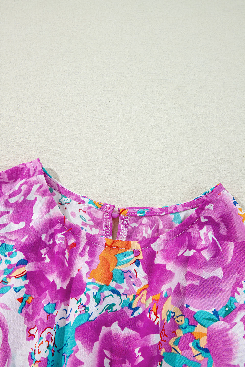 Lila floral keyhole back langärmeliges kleid mit gürtel