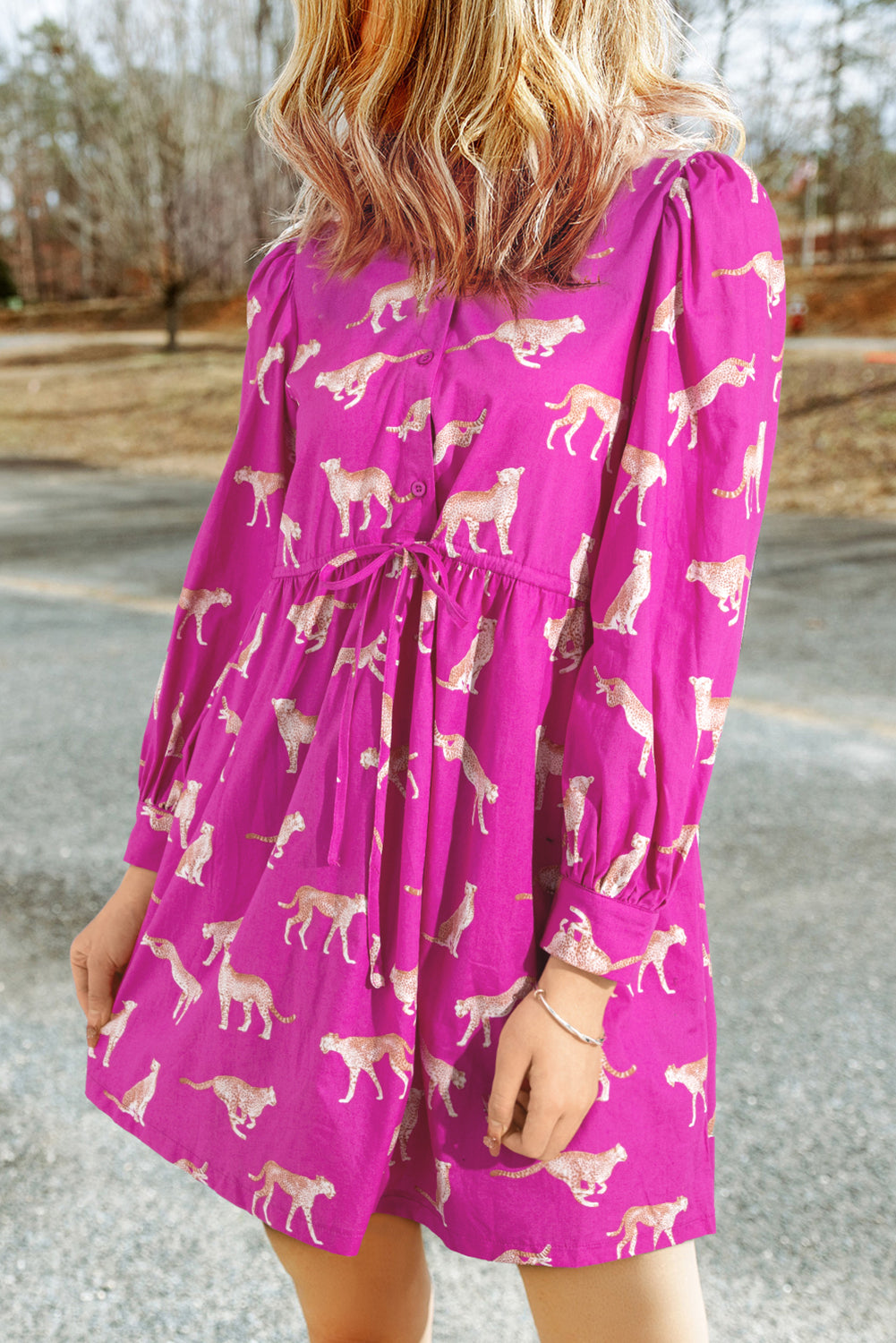 Rosa geparden-print tunika-shirt mit kordelzug